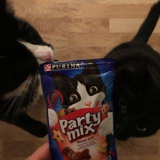 Purina Party Mix image 3