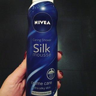 NIVEA Shower Silk Mousse image 3