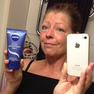 NIVEA Creme Care Facial Cleansing image 3 - Cleansing Cream