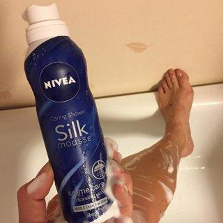 NIVEA Shower Silk Mousse image 2