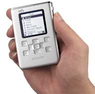 3749.A-Sony NW-HD5_hand